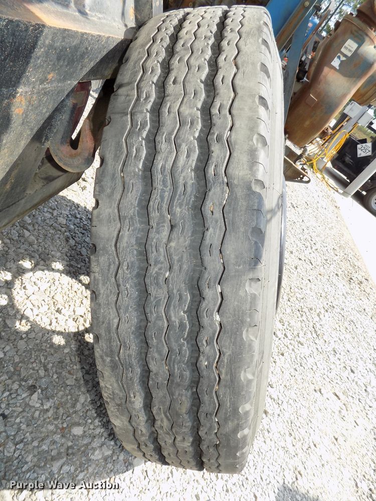 image for item DG2430 1986 Ford F8000 vacuum truck