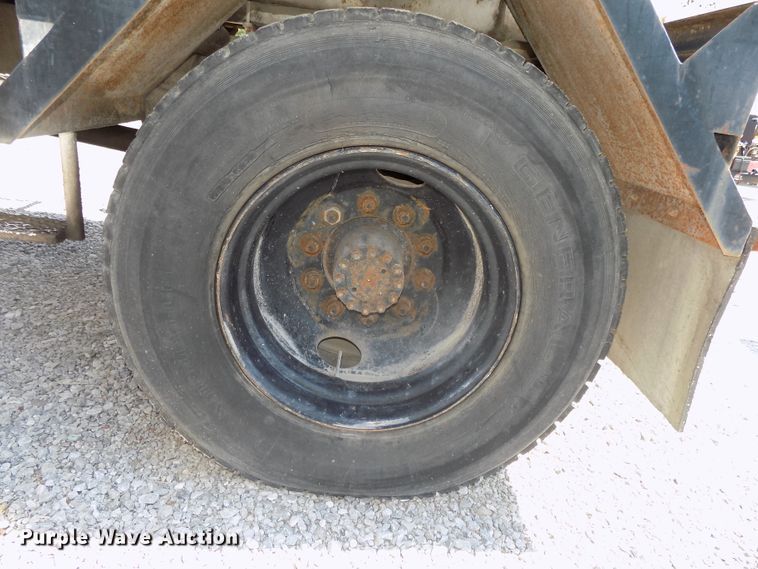 image for item DG2430 1986 Ford F8000 vacuum truck