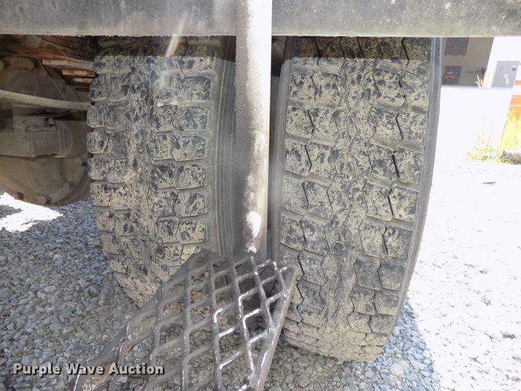 image for item DG2430 1986 Ford F8000 vacuum truck