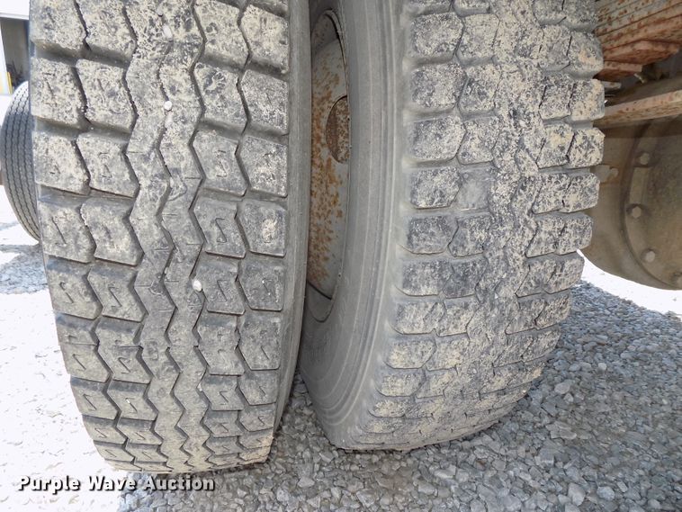 image for item DG2430 1986 Ford F8000 vacuum truck