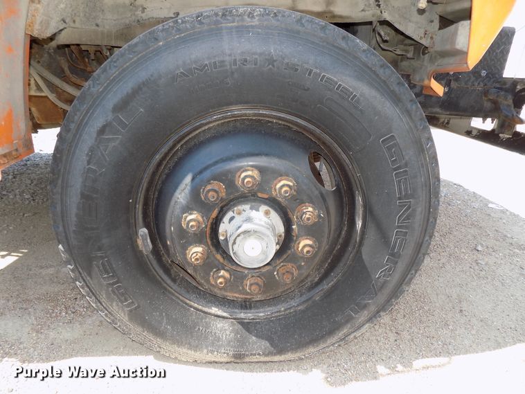 image for item DG2430 1986 Ford F8000 vacuum truck