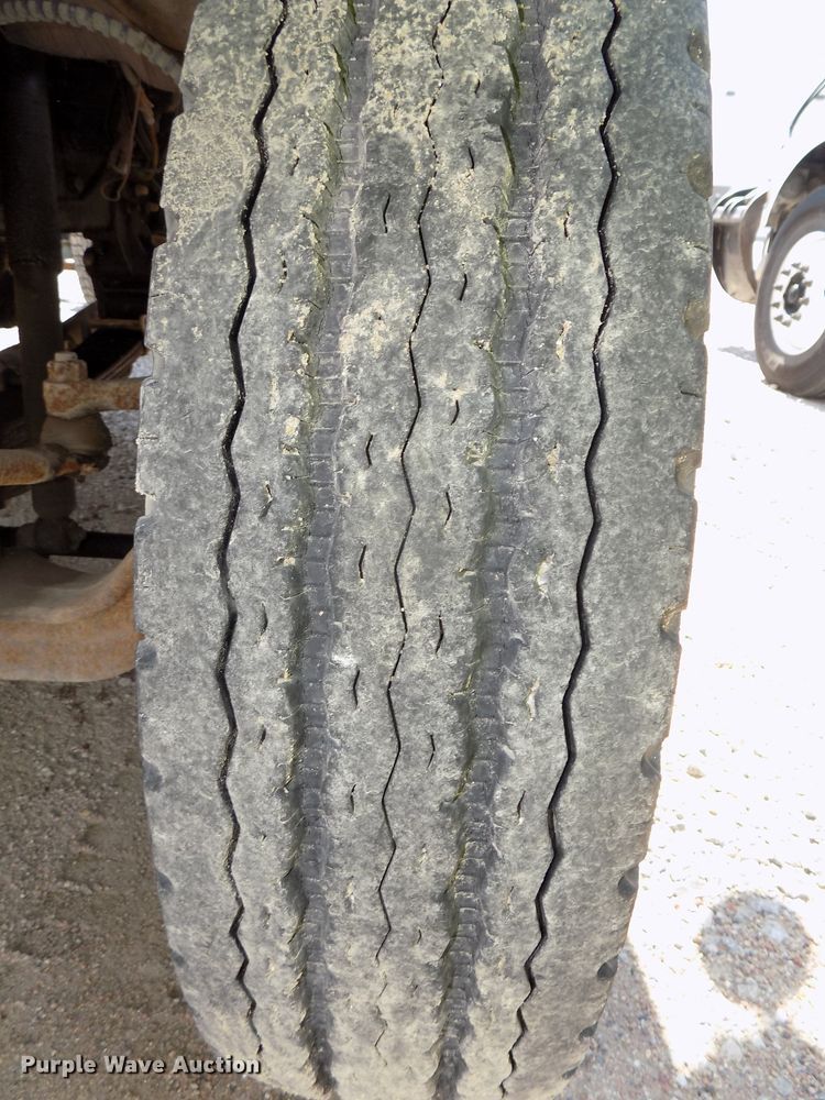 image for item DG2430 1986 Ford F8000 vacuum truck