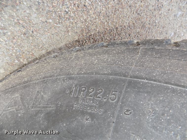 image for item DG2430 1986 Ford F8000 vacuum truck