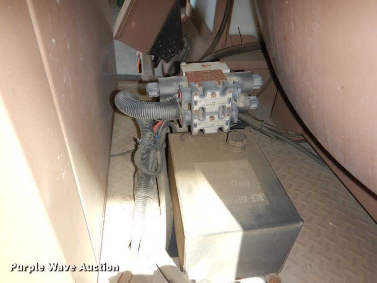 image for item DG4852 2004 Vactron VT-19 tank trailer