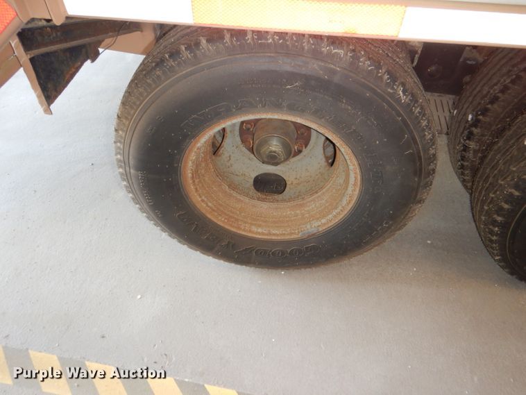 image for item DG4852 2004 Vactron VT-19 tank trailer