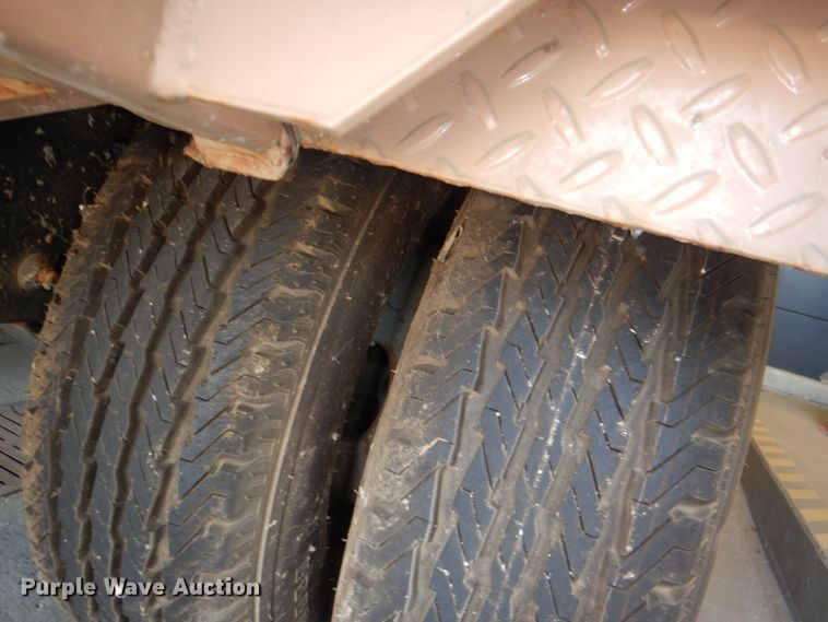 image for item DG4852 2004 Vactron VT-19 tank trailer