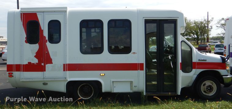 image for item DG4928 2011 Ford Econoline E350 Super Duty shuttle bus