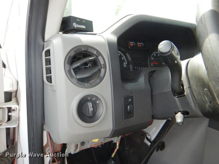 image for item DG4928 2011 Ford Econoline E350 Super Duty shuttle bus