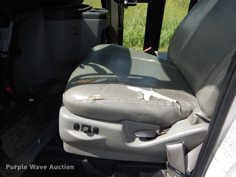 image for item DG4928 2011 Ford Econoline E350 Super Duty shuttle bus