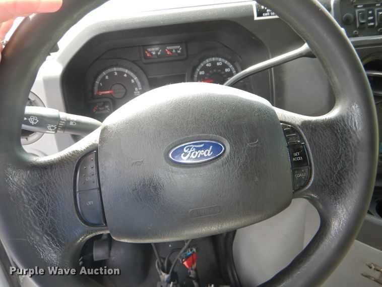 image for item DG4928 2011 Ford Econoline E350 Super Duty shuttle bus