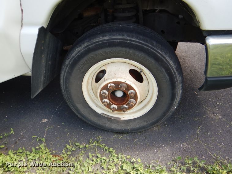 image for item DG4928 2011 Ford Econoline E350 Super Duty shuttle bus