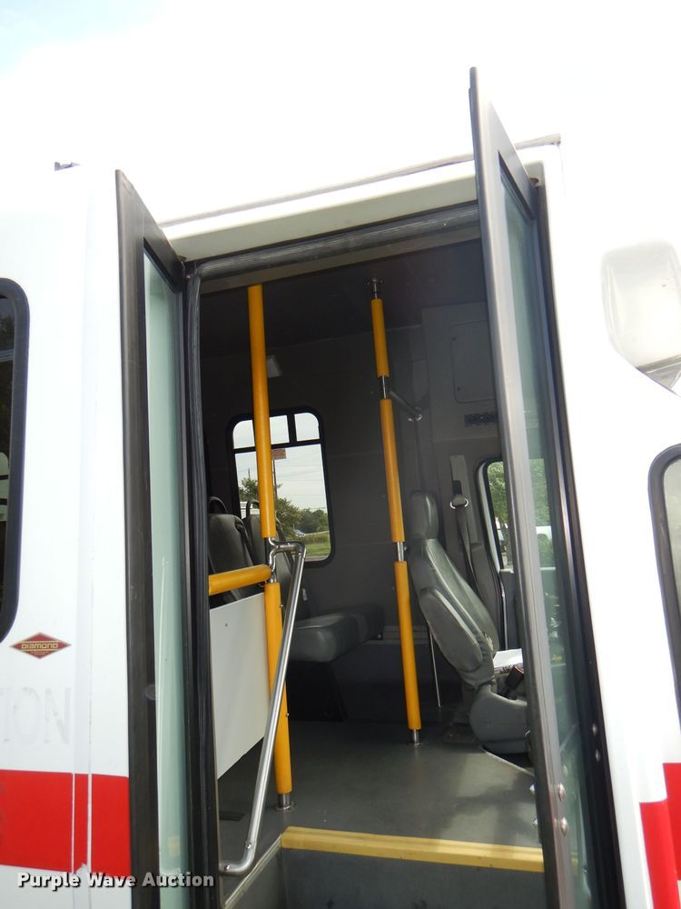 image for item DG4928 2011 Ford Econoline E350 Super Duty shuttle bus
