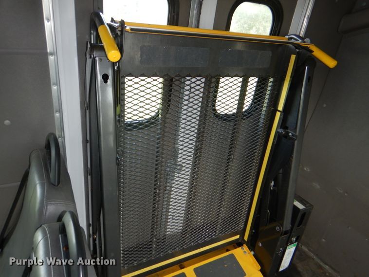 image for item DG4928 2011 Ford Econoline E350 Super Duty shuttle bus