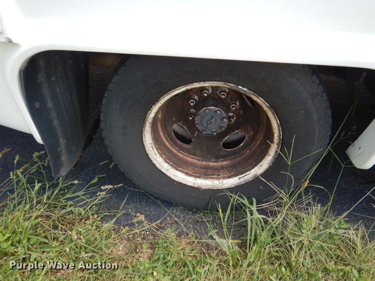 image for item DG4928 2011 Ford Econoline E350 Super Duty shuttle bus