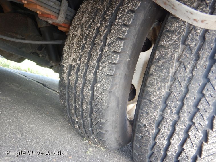 image for item DG4928 2011 Ford Econoline E350 Super Duty shuttle bus