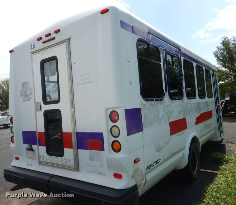 image for item DG4955 2004 Ford Econoline E450 Super Duty shuttle bus