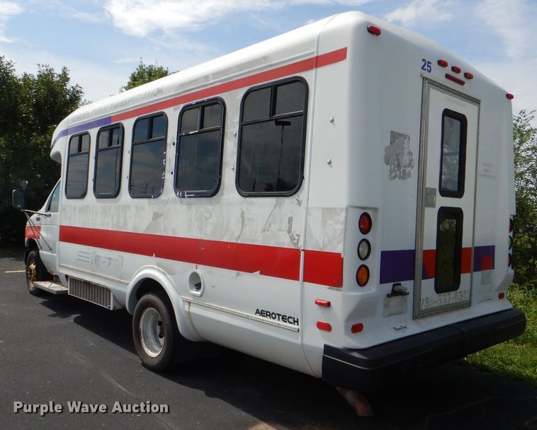 image for item DG4955 2004 Ford Econoline E450 Super Duty shuttle bus