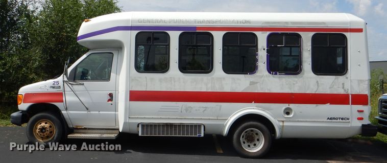 image for item DG4955 2004 Ford Econoline E450 Super Duty shuttle bus