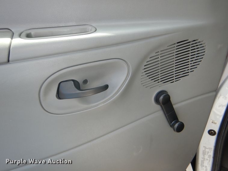 image for item DG4955 2004 Ford Econoline E450 Super Duty shuttle bus