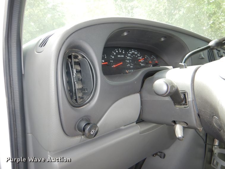 image for item DG4955 2004 Ford Econoline E450 Super Duty shuttle bus