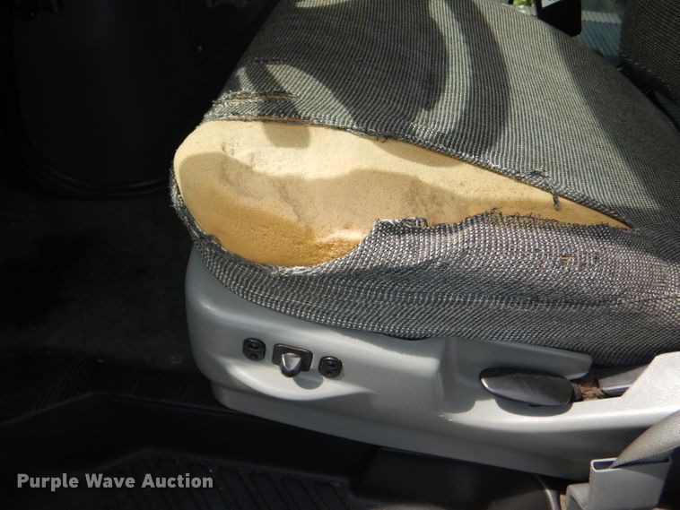 image for item DG4955 2004 Ford Econoline E450 Super Duty shuttle bus