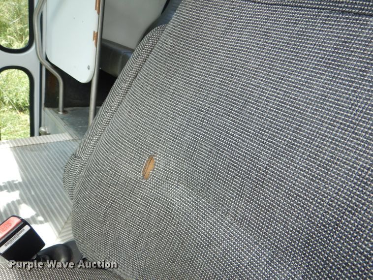 image for item DG4955 2004 Ford Econoline E450 Super Duty shuttle bus