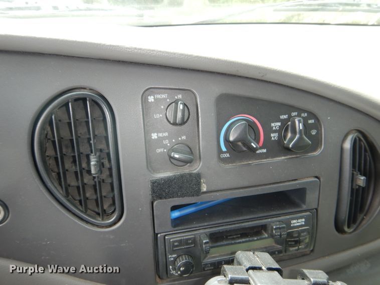 image for item DG4955 2004 Ford Econoline E450 Super Duty shuttle bus