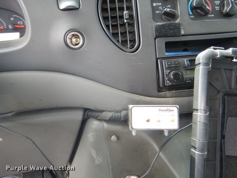 image for item DG4955 2004 Ford Econoline E450 Super Duty shuttle bus