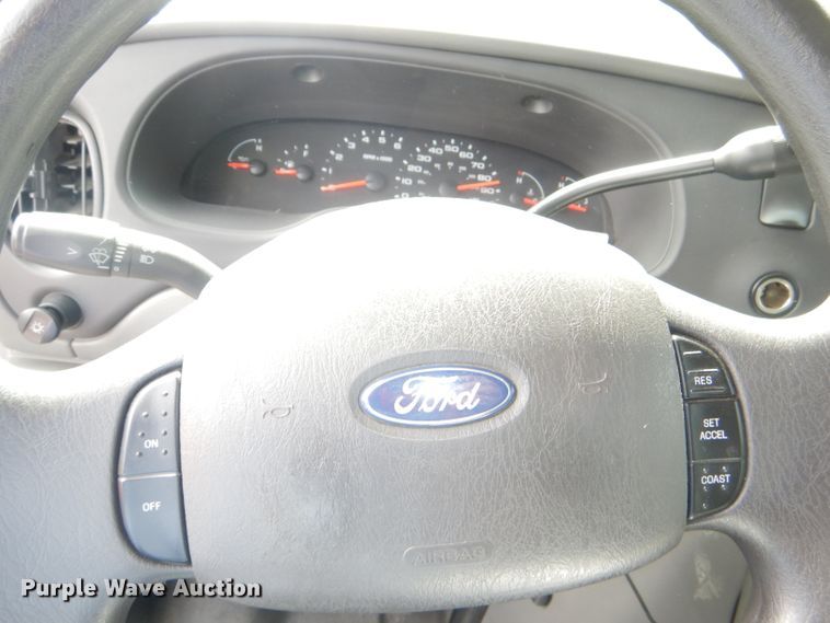 image for item DG4955 2004 Ford Econoline E450 Super Duty shuttle bus