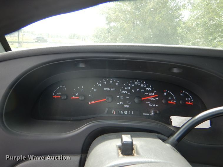 image for item DG4955 2004 Ford Econoline E450 Super Duty shuttle bus