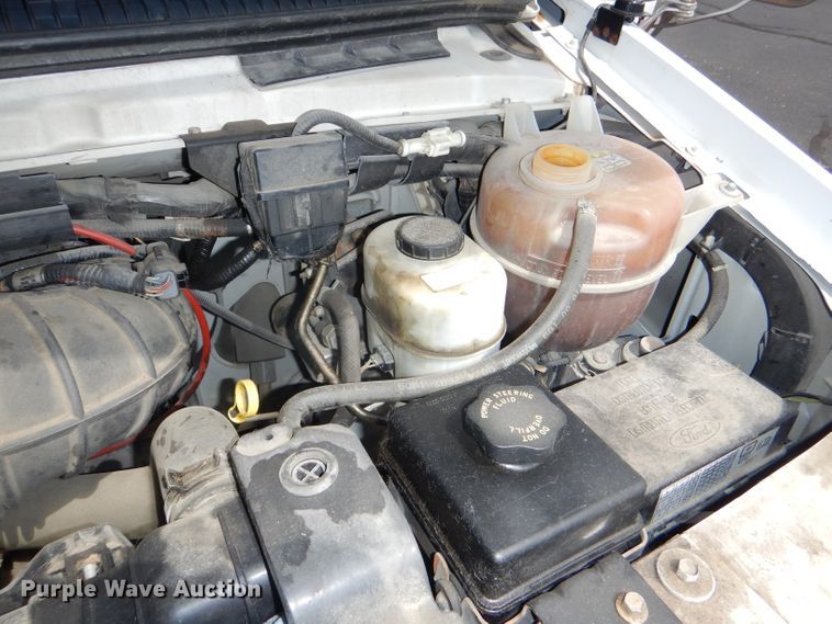 image for item DG4955 2004 Ford Econoline E450 Super Duty shuttle bus