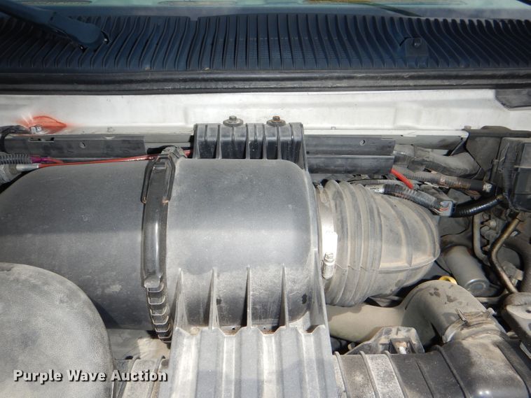 image for item DG4955 2004 Ford Econoline E450 Super Duty shuttle bus