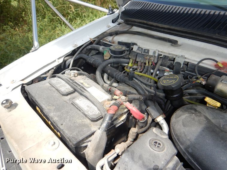 image for item DG4955 2004 Ford Econoline E450 Super Duty shuttle bus