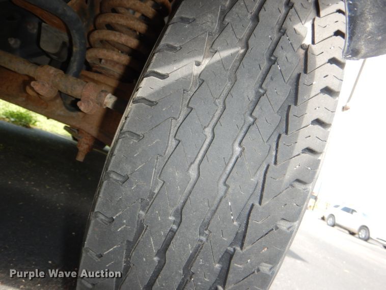 image for item DG4955 2004 Ford Econoline E450 Super Duty shuttle bus