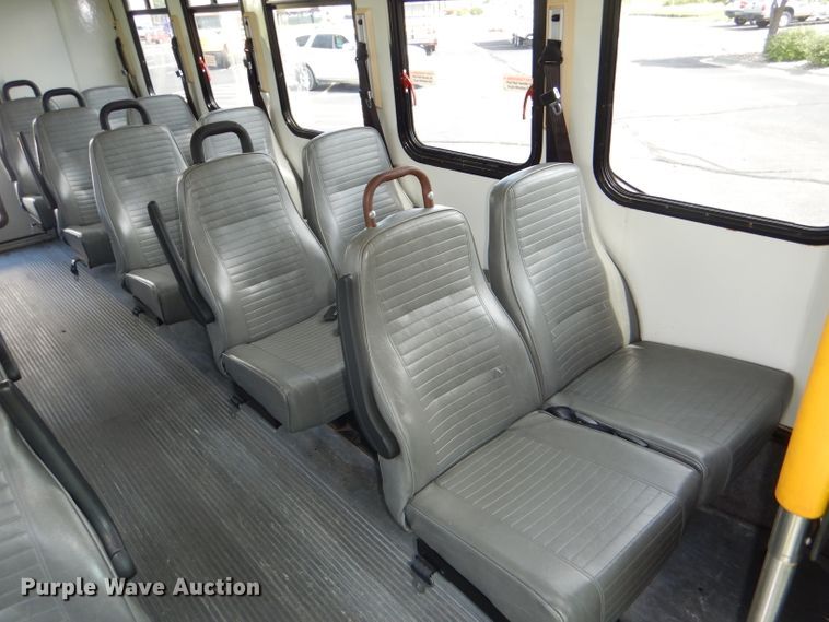 image for item DG4955 2004 Ford Econoline E450 Super Duty shuttle bus