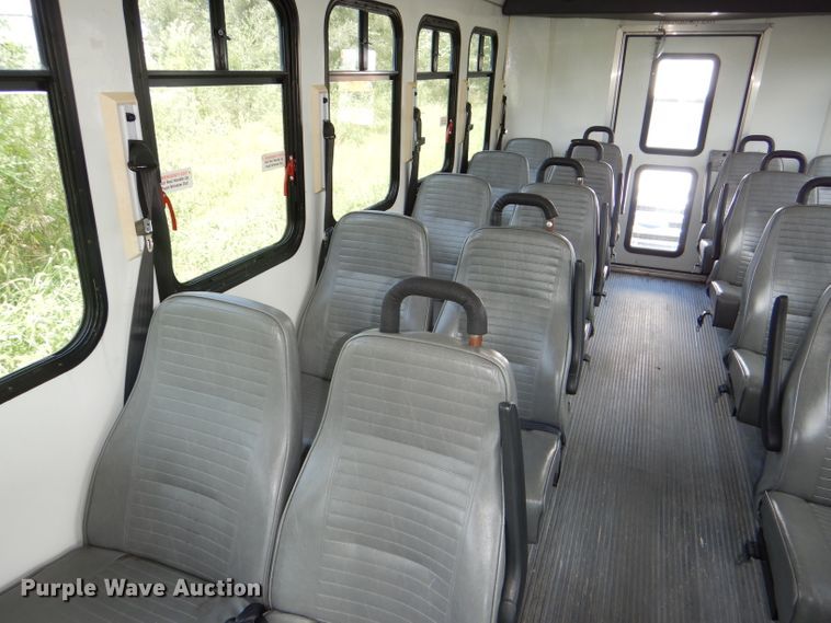 image for item DG4955 2004 Ford Econoline E450 Super Duty shuttle bus