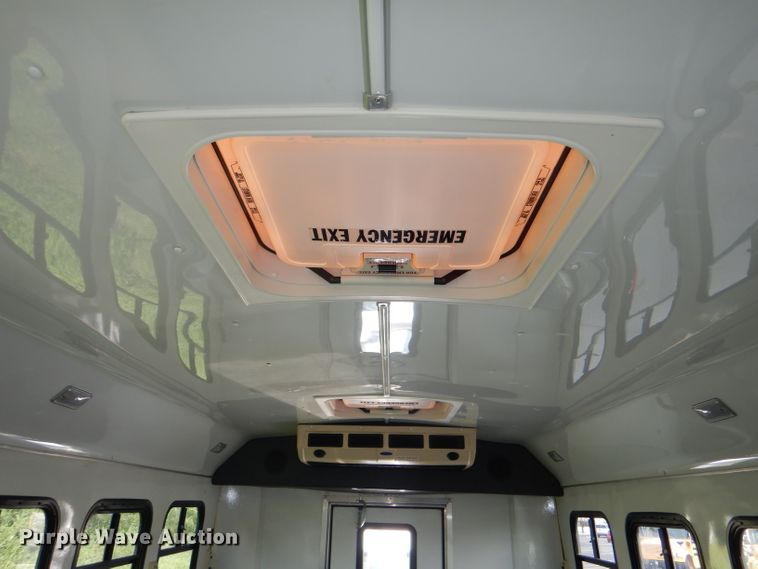 image for item DG4955 2004 Ford Econoline E450 Super Duty shuttle bus