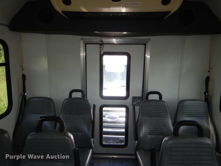 image for item DG4955 2004 Ford Econoline E450 Super Duty shuttle bus