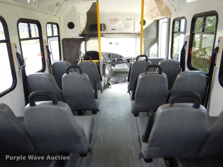 image for item DG4955 2004 Ford Econoline E450 Super Duty shuttle bus