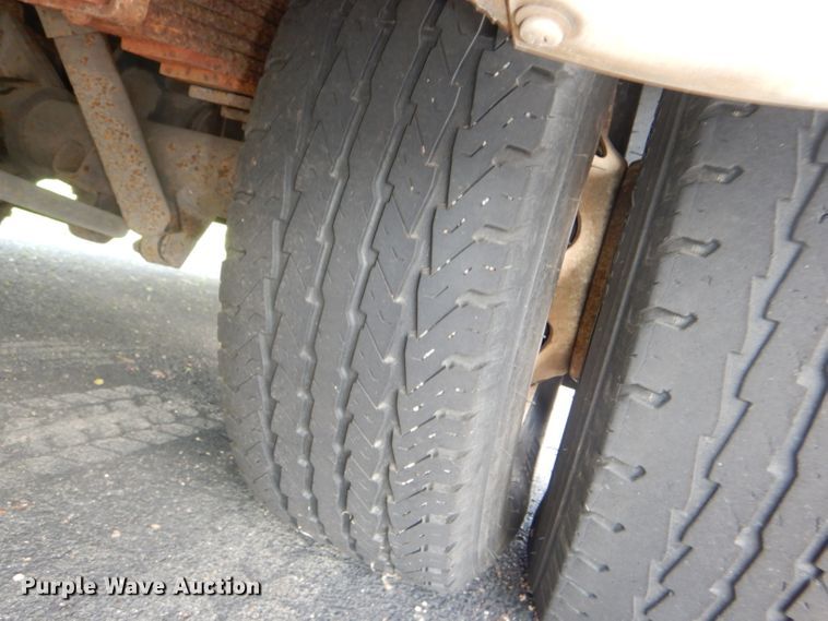 image for item DG4955 2004 Ford Econoline E450 Super Duty shuttle bus