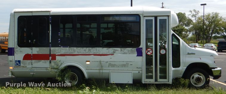 image for item DG4956 2010 Ford Econoline E450 Super Duty shuttle bus