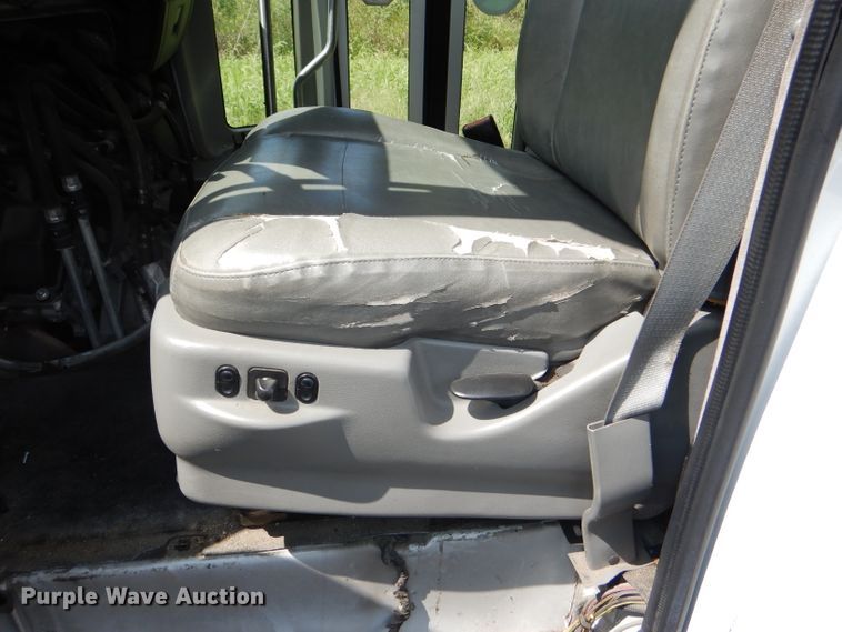 image for item DG4956 2010 Ford Econoline E450 Super Duty shuttle bus