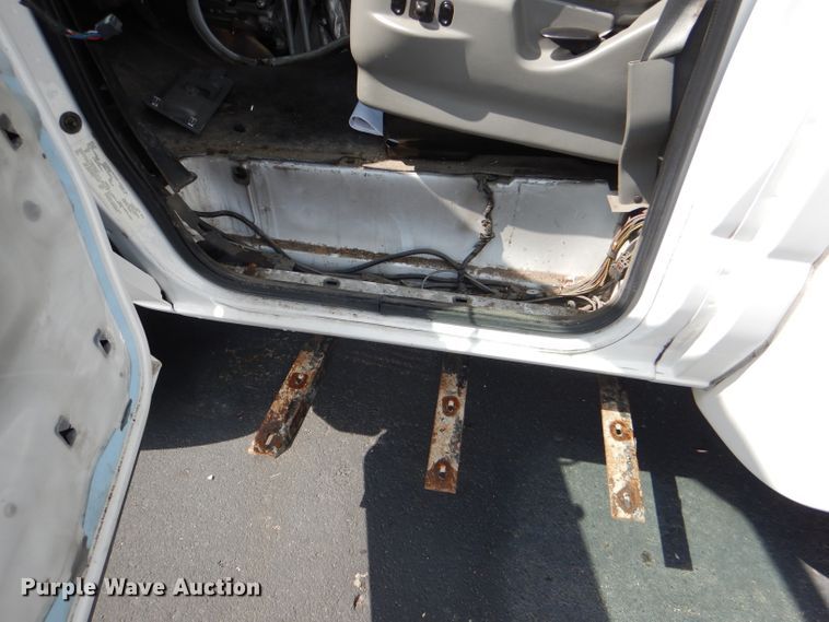 image for item DG4956 2010 Ford Econoline E450 Super Duty shuttle bus