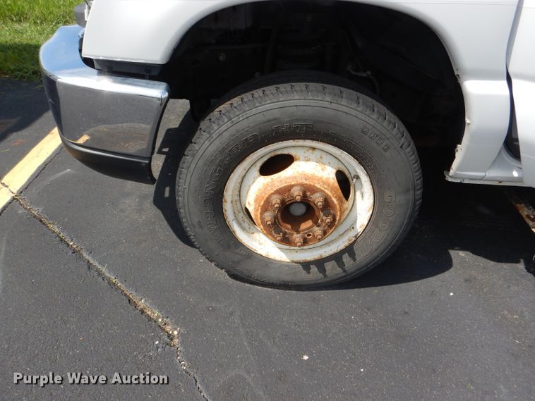 image for item DG4956 2010 Ford Econoline E450 Super Duty shuttle bus