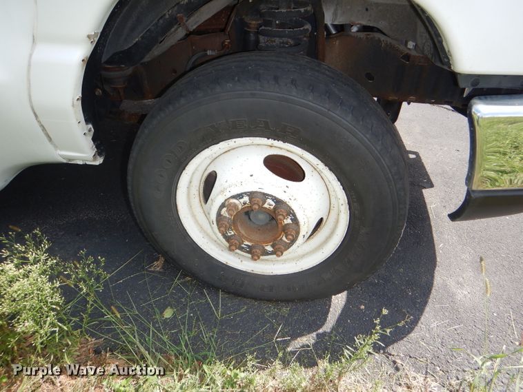 image for item DG4956 2010 Ford Econoline E450 Super Duty shuttle bus