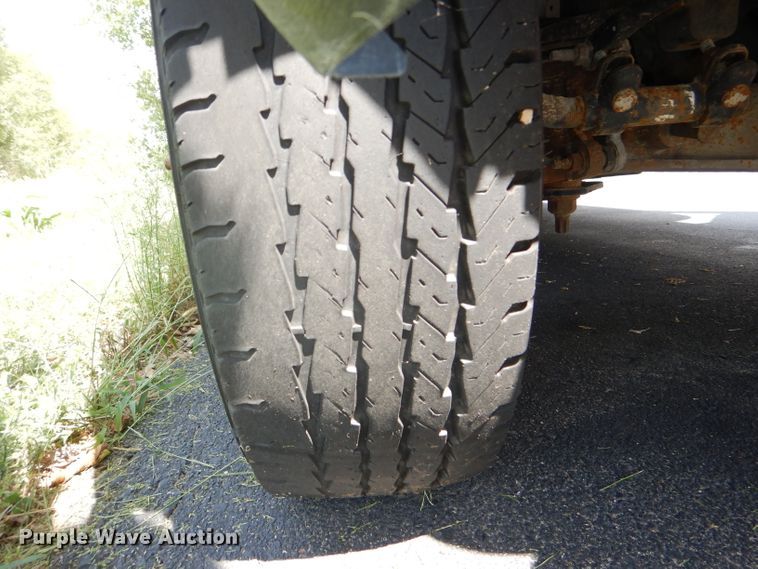 image for item DG4956 2010 Ford Econoline E450 Super Duty shuttle bus