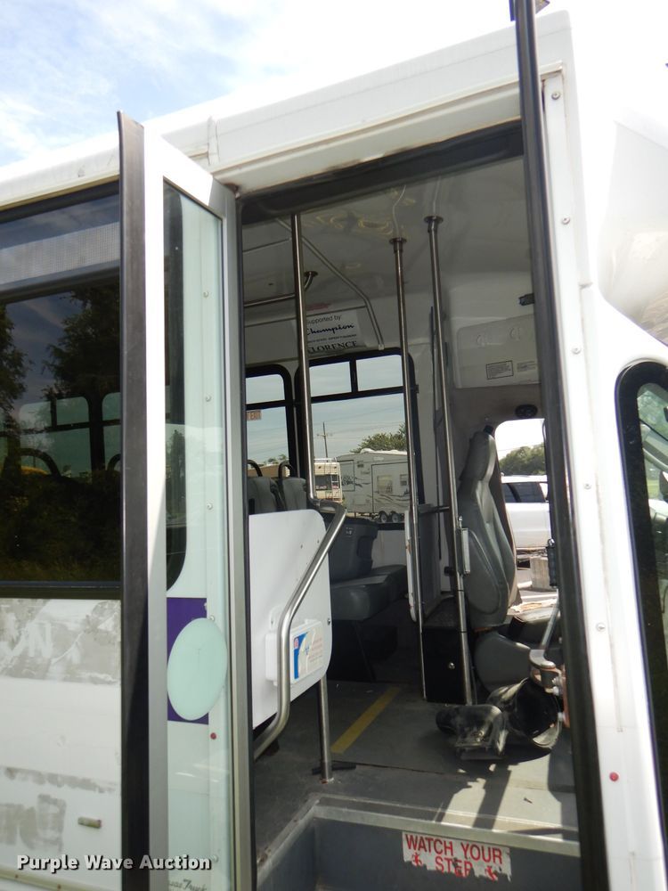 image for item DG4956 2010 Ford Econoline E450 Super Duty shuttle bus