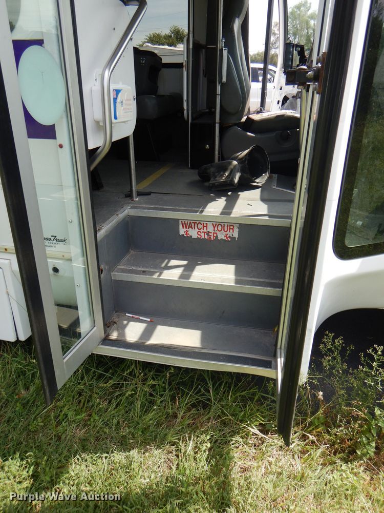 image for item DG4956 2010 Ford Econoline E450 Super Duty shuttle bus