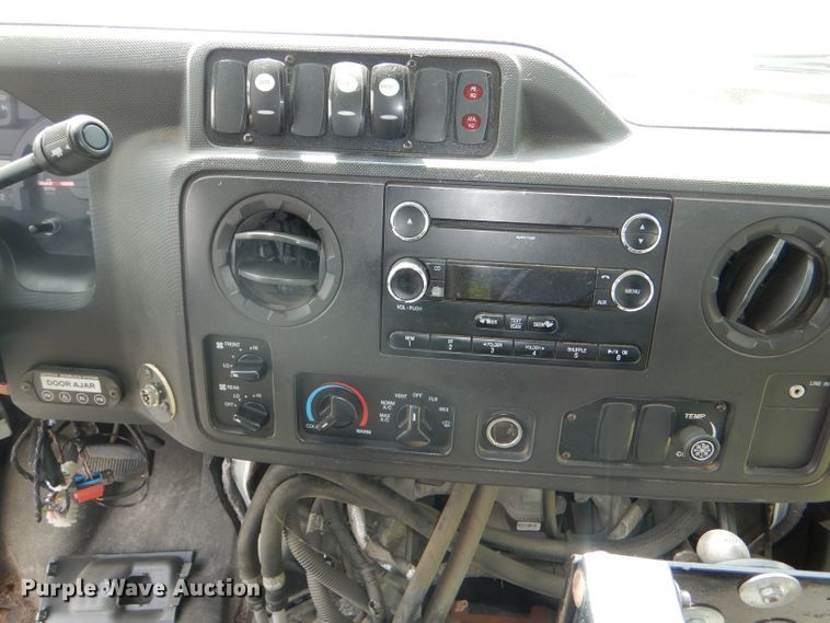 image for item DG4956 2010 Ford Econoline E450 Super Duty shuttle bus