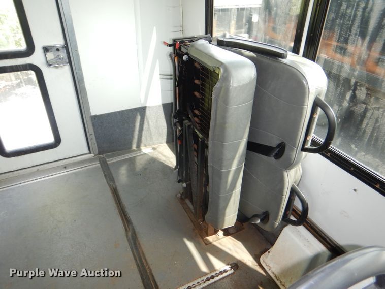 image for item DG4956 2010 Ford Econoline E450 Super Duty shuttle bus